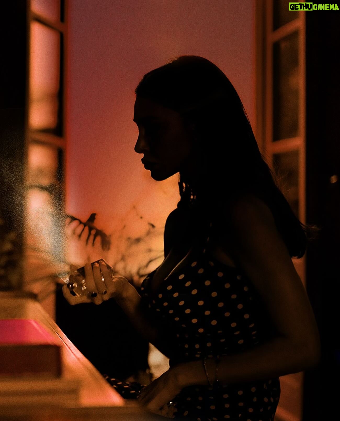Belén Rodríguez Instagram - Si vas a enamorarte, enamórate de una mujer loca. Ellas son las únicas que aman con locura.