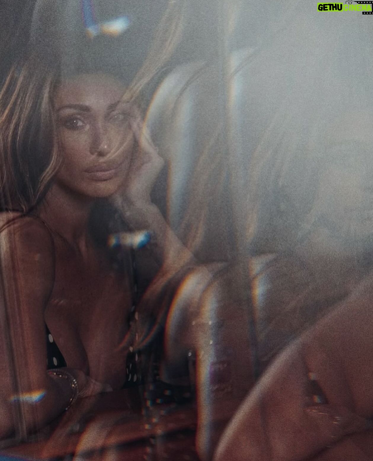 Belén Rodríguez Instagram - Si vas a enamorarte, enamórate de una mujer loca. Ellas son las únicas que aman con locura.