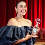 Belén Soto Instagram - Ganamos! Ganamos mejor documental internacional en Holanda en European Union Film Festival por “Powerful Women” entre 2000 proyectos presentados. Nuestro décimo premio. No saben mi emoción. Este reconocimiento internacional, nos llena el alma para seguir realizando lo que tanto nos apasiona y poder seguir visibilizando increíbles historias. Gracias a todo mi equipo, a mi amigo y socio @gonzaloruiz y a nuestra querida protagonista @padmad_ke que nos acompañó en la premiación. Gracias gracias! Dress @sebastiandelrealossa