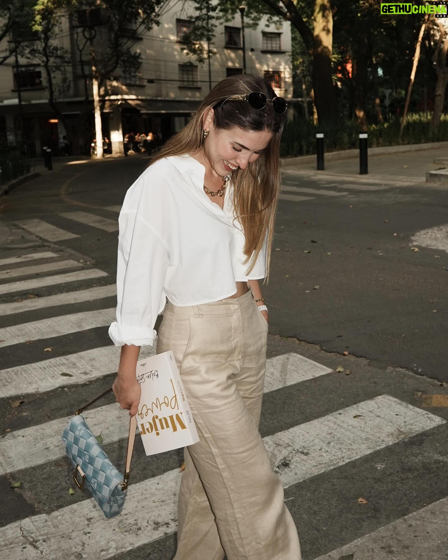 Belén Soto Instagram - Que lindos días de trabajo y cosas están pasando por CDMX 🤍