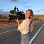 Belén Soto Instagram - Haz eso que te mueve, que te hace feliz... Y bueno, aquí estoy, filmando nuestro nuevo documental en Kenya que podrán ver en el 2023 🎬🎥🇰🇪