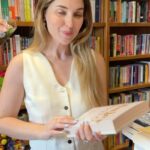 Belén Soto Instagram - ¡ES OFICIAL! Mujer Power ya se encuentra disponible en todo Estados Unidos 🇺🇸🤍📖 un sueño más hecho realidad. No tengo palabras para describir la emoción que se siente llegar hasta acá. Gracias por creer y confiar en mí. Gracias a todo mi equipo que está por detrás. Gracias a mi editorial Penguin Random House y gracias a cada uno de ustedes. Ya lo pueden encontrar en Books & Books, Barnes & Noble y Amazon. 📖