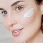 Belén Soto Instagram - ¿Se nota la diferencia? Espero que este consejo, les pueda servir tanto cómo me sirvió a mí! Después cuéntenme si la prueban, cómo les va con ella! Es importante ser constante al menos dos veces al día tanto en la mañana cómo en la noche aplicarla para que a las dos semanas de uso vayamos viendo resultados. Gracias Fam @nivea_cl por mostrarme esta solución! #RevolucionAntiManchas #Luminous630