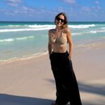 Belén Soto Instagram - 🐚🩵🥥🌊🪸 la segunda foto es mi favorita. @lavalisetulum