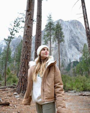 Belén Soto Instagram - Moverte de donde no estás cómoda: no es un fracaso, es valentía. 
Y aquí estoy, permitiéndome disfrutar de lo que amo. 
🎬🤍🪵🌳📸