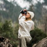 Belén Soto Instagram - Moverte de donde no estás cómoda: no es un fracaso, es valentía. Y aquí estoy, permitiéndome disfrutar de lo que amo. 🎬🤍🪵🌳📸