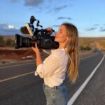 Belén Soto Instagram - Haz eso que te mueve, que te hace feliz... Y bueno, aquí estoy, filmando nuestro nuevo documental en Kenya que podrán ver en el 2023 🎬🎥🇰🇪