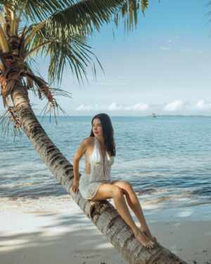 Bela Padilla Instagram - Always rushing back to the sea 🌊

In @blackboughswim shot by my favorite French island girl @camillerdp ❤️