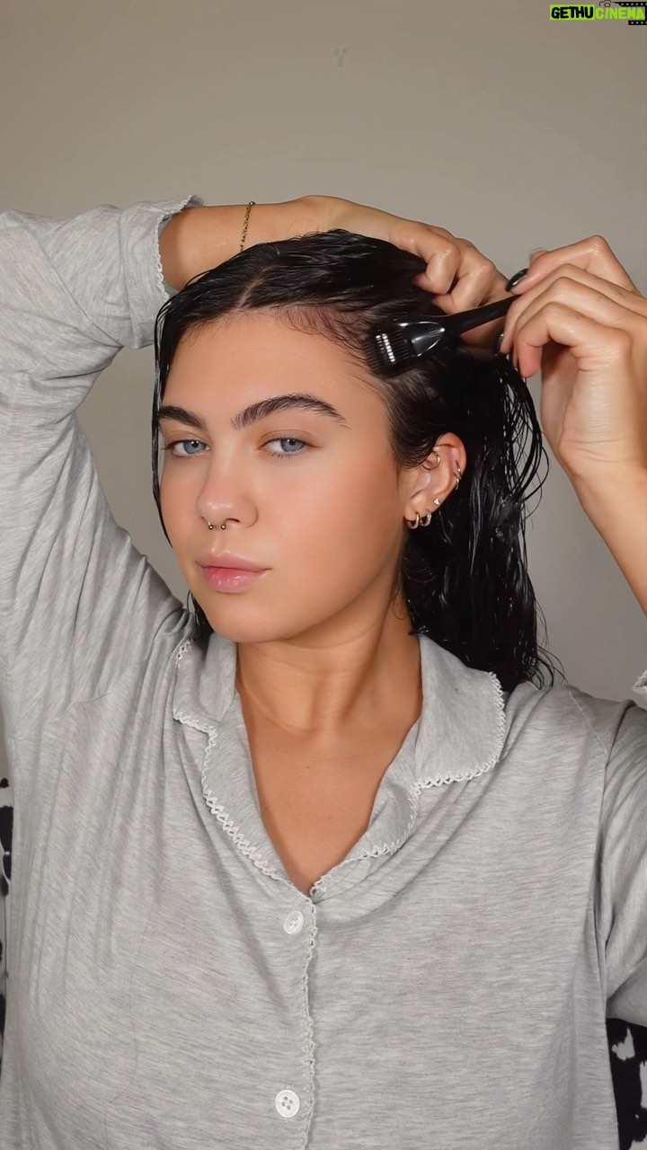 Belle Hassan Instagram - Chilled ASMR hair oiling video 💦🤍