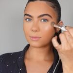 Belle Hassan Instagram – The perfect summer highlight 😍 

#summer #summermakeup #highlighter #dewymakeup #dewyskin #glowymakeup #summerskin