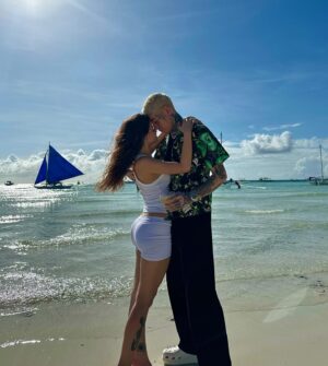 Belle Longwell Instagram - conhecendo o mundo com você 🧿