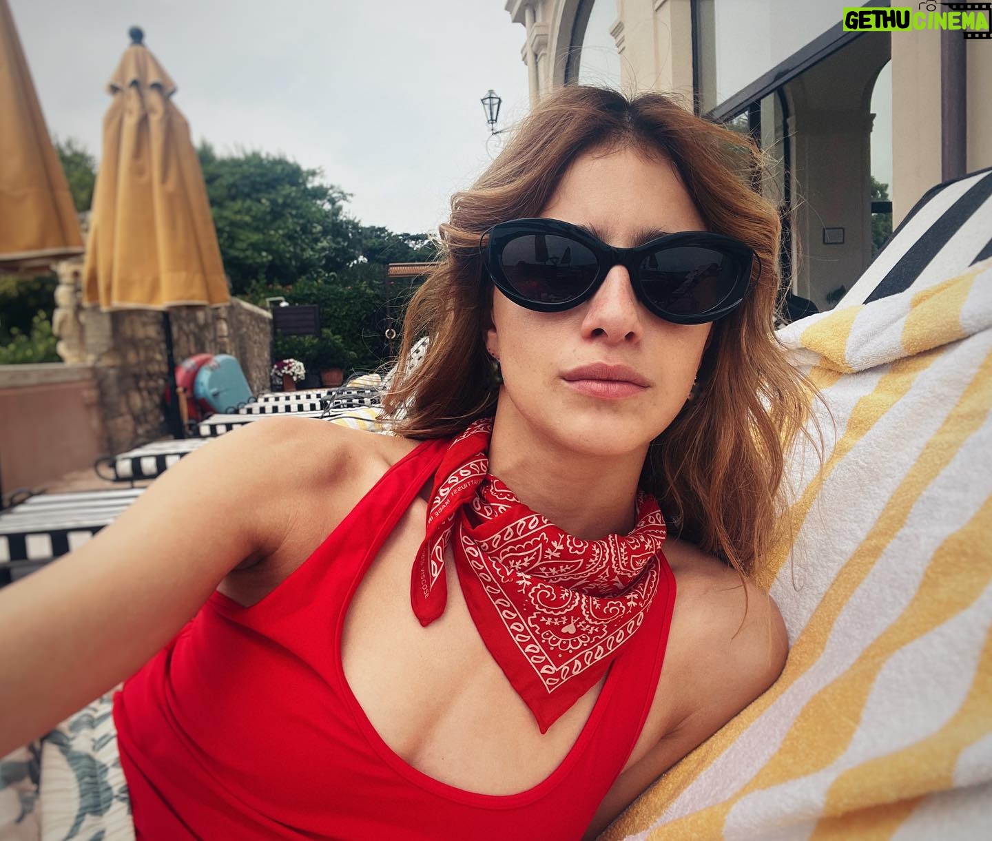 Benedetta Porcaroli Instagram - Profuma di estate ma estate non è