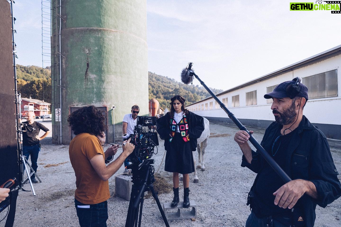 Benedetta Porcaroli Instagram - Grazie ๐ง๐ผโโ๏ธ @labiennale ๐ง๐ผโโ๏ธper averci accolto nella sezione Orizzonti Extra della 79ยช edizione della Mostra Internazionale dโArte Cinematografica di Venezia con AMANDA scritto e diretto dalla mia adorata Carolina Cavalli. E grazie a tutti voi che lo avete reso possibile. Non vedo lโora! Evviva ๐๐๐๐๐๐๐ Il film uscirร in sala il 13 Ottobre!! #Venezia79 #LaBiennaleCinema2022 #Amanda Con Benedetta Porcaroli, Galatea Bellugi, Giovanna Mezzogiorno e Michele Bravi.