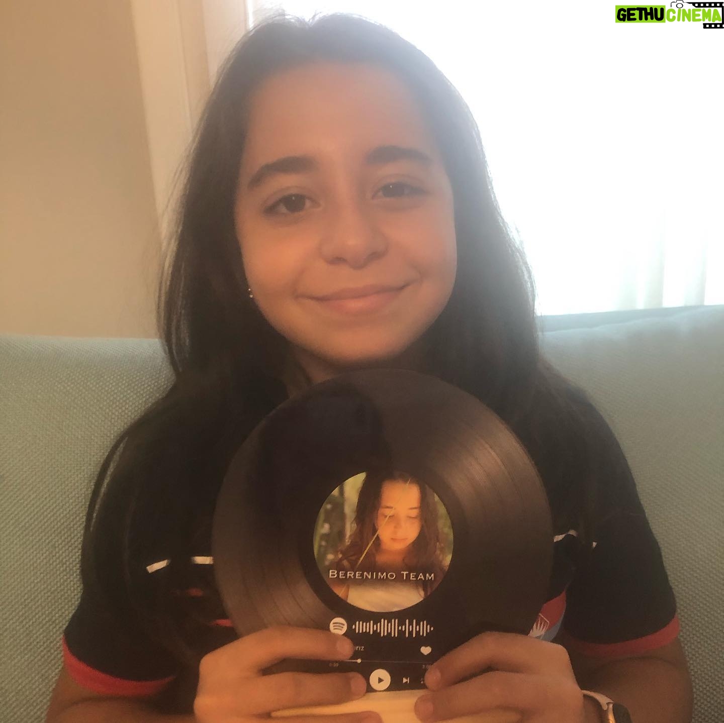 Beren Gökyıldız - 82.1K Likes - Doğumgünümü kutlayan herkese #bgfc ye bana bu güzel ve anlamlı hediyeleri yollayan #berenimoteam Ezgi,Suna ve Kübra ablama yanımda olan arayan soran herkese çok teşekkür ederim..😍😍😍İyi ki sizlerde varsınız🙏♥️🌺