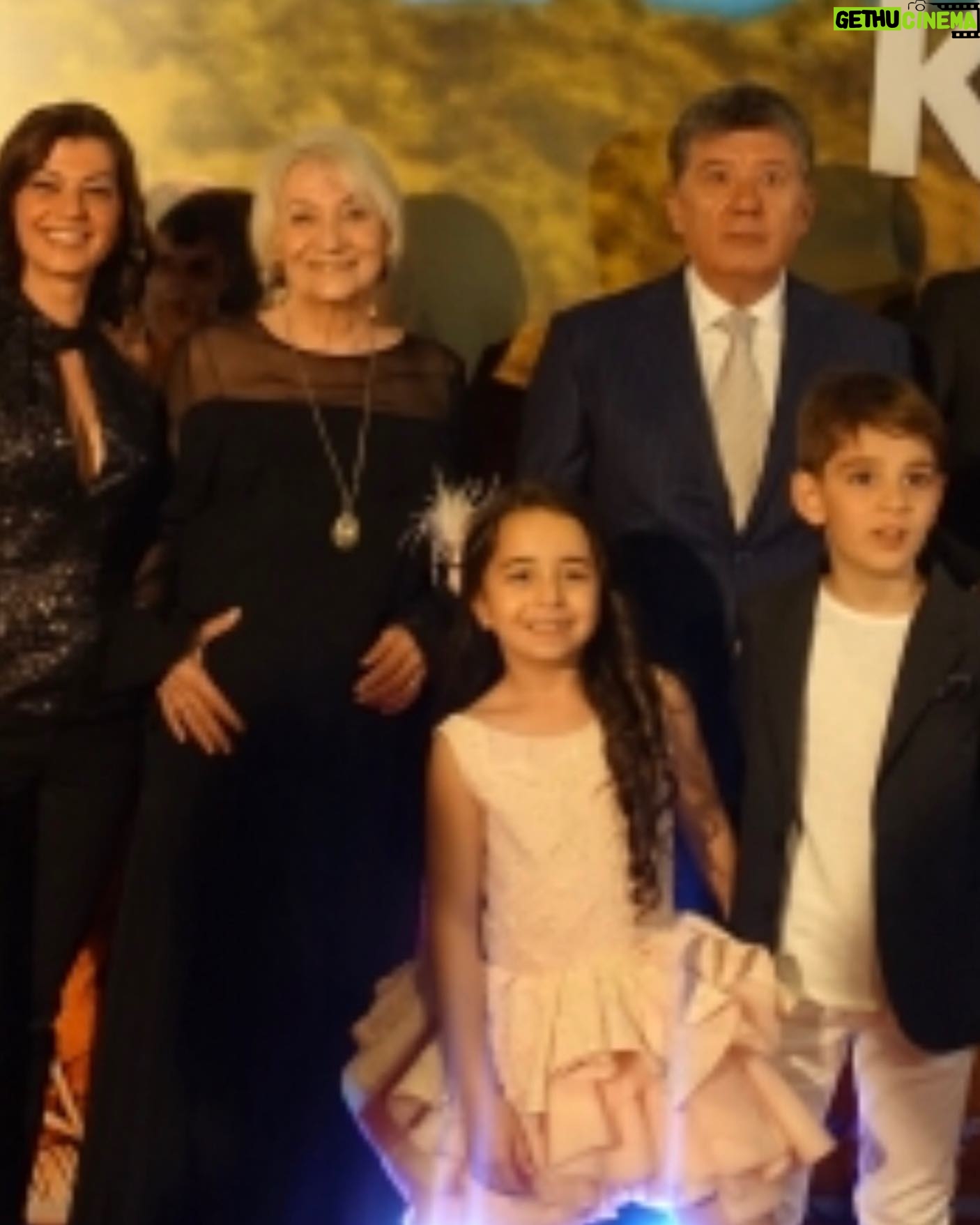 Beren Gökyıldız - 53.7K Likes - Önce Tarık abim şimdi Sabina ablam🥺İki büyük ustayla aynı kadrajda olmak büyük şanstı..Nurlar içinde uyuyun #tarıkünlüoğlu #sabinatozija#balkaymak