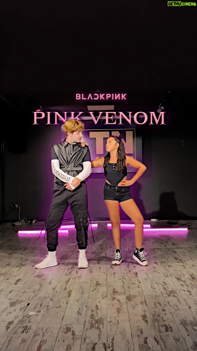 Beren Gökyıldız - 91.9K Likes - 🖤🔥 I bring the pain like 🔥🖤 Blackpink’in yeni şarkısını nasıl buldunuz? 💖🔥
•Biz bayıldıkk ve hemen #pinkvenomchallenge a katıldık bile 😝 Sizden tek ricamız koreografları etiketlemeniz:
@kieltutin @leejung_lee @sienna.lalau @taryncheng
-
-
-
#blackpink #pinkvenom