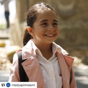 Beren Gökyıldız Instagram - #Repost @medyapimresmi with @get_repost
・・・
Medyapım yeni dizisi ‘Kimsesizler’ için Beren Gökyıldız ile anlaştı. Prodüksiyon çalışmaları başlayan projeyi de ilk #bizdenduyunistedik 🎈