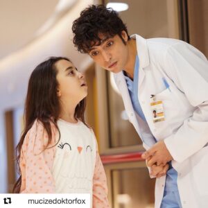 Beren Gökyıldız Instagram - #Repost @mucizedoktorfox with @get_repost
・・・
Ali'nin "herhangi bir doğrusu" Betüş'le güvende. 😇 #MucizeDoktor bu akşam 20.00'de FOX'ta! @foxturkiye 
#FOX #FOXTurkiye #ÇokFOX #tv #dizi #yenibölüm #buakşam