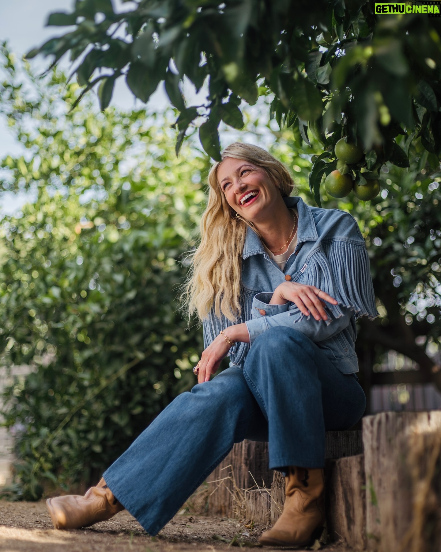 Beth Behrs Instagram - That Tuesday that feels like a Monday short week vibeeee @abbylinne for @cowgirlmagazine