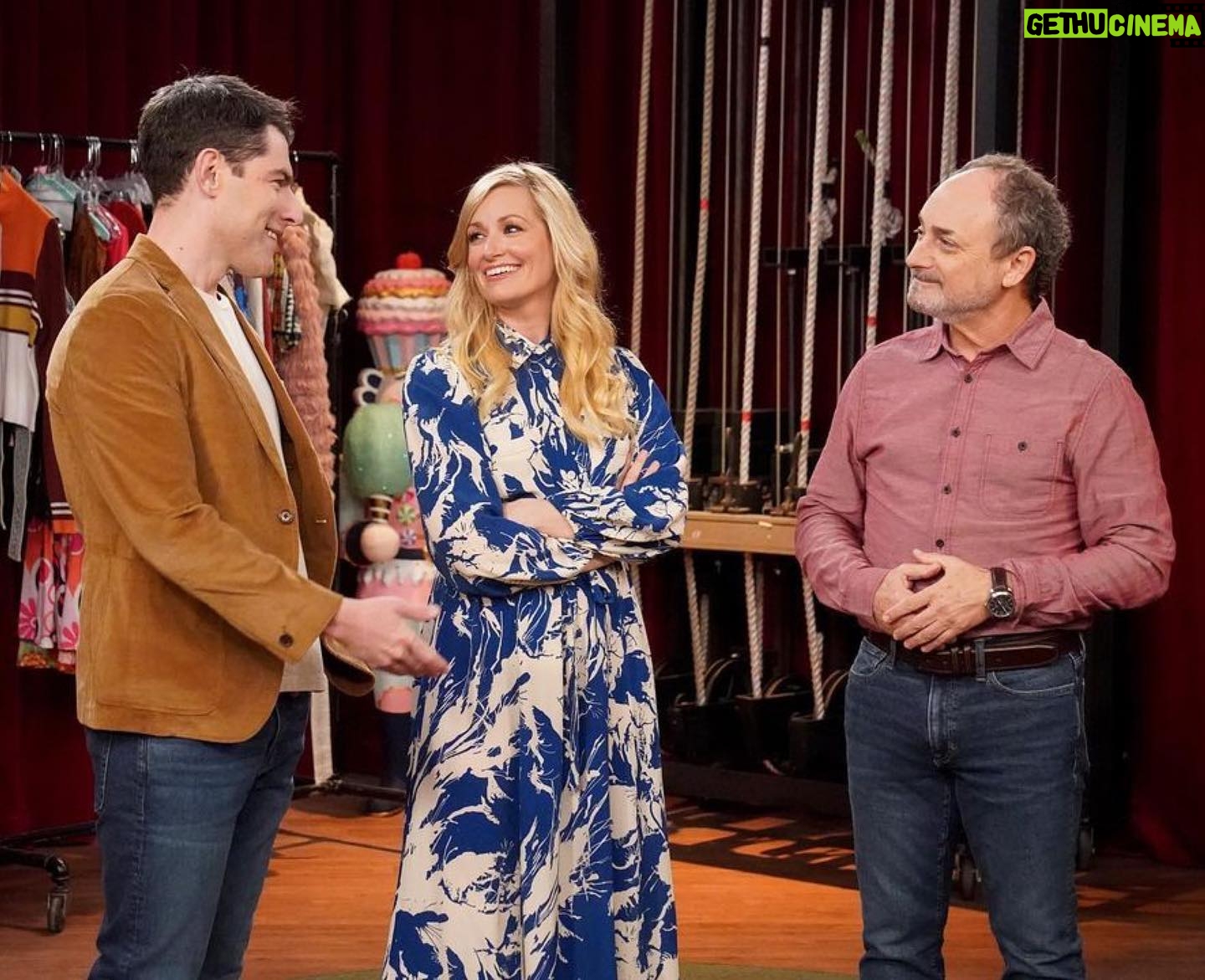 Beth Behrs Instagram - TONIGHT! Season 5 Finale of @theneighborhood ! @realdlhughley @kevinpollak123 are in @theneighborhood tonight! Our director @mose4962 was okay too!!😂 8p @cbstv