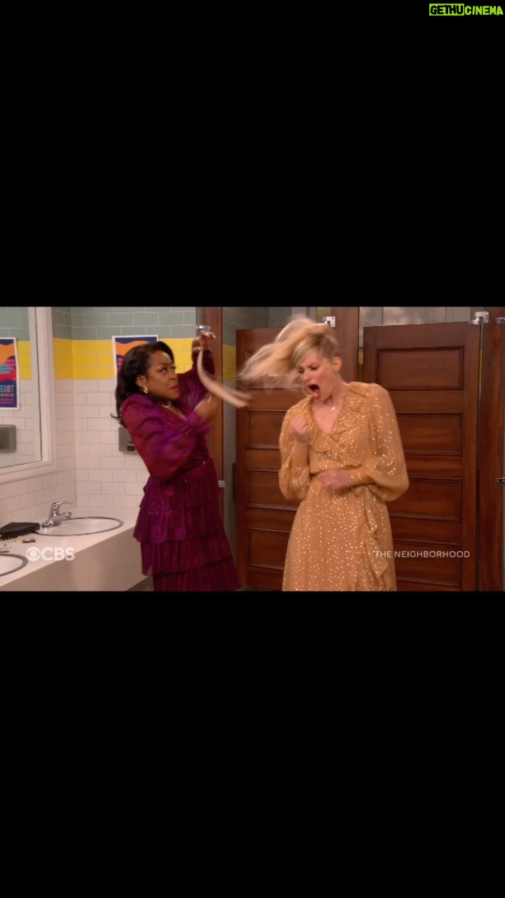 Beth Behrs Instagram - All new episodes... starting tonight 8pm @cbstv of @theneighborhood ! Some of my favorites EVER !