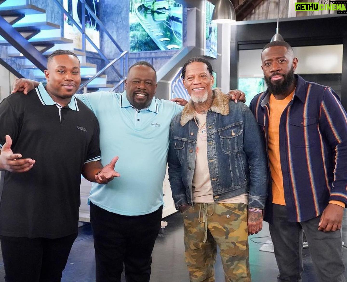 Beth Behrs Instagram - TONIGHT! Season 5 Finale of @theneighborhood ! @realdlhughley @kevinpollak123 are in @theneighborhood tonight! Our director @mose4962 was okay too!!😂 8p @cbstv