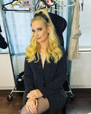 Beth Behrs Instagram - Who is she? A gal who had the time of her life night one @54below with @tichinaarnold ! Can't wait for the next 3! Livestream for anyone at home Saturday eve! Ticket link in stories and bio! @theneighborhood 

Glam:
@josephcassell1 
@hairbyaviva 
@andremakeup 

I'm def channeling my inner "Keely" thanks @junotemple @vdoozer ! If she needs a sister... I'm avail... 😍🤣🤣

@wvdmusic music director extraordinaire 
@alijahkai stealing the show