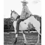 Beth Behrs Instagram - 👩🏼‍🌾 #horsegirl #rescuehorse 📸: @white.star.ranch