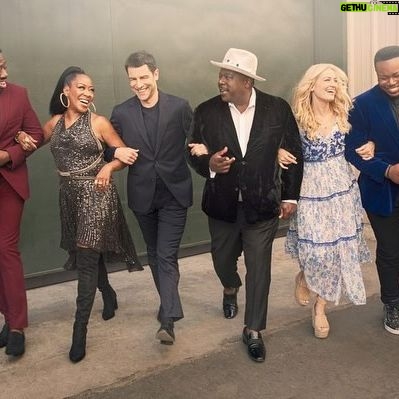 Beth Behrs Instagram - Seven seasons and counting with my best friends and tv family. @theneighborhood can't wait to bring you a new season this fall ! Also look how much @hank_greenspan has aged over these 7 years eeeesh 🤪 @cedtheentertainer @iammaxgreenfield @tichinaarnold @sheaunmckinney @mrmarcelspears
