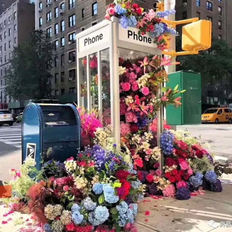Bette Midler Instagram - ‪“The normally bustling New York is now quiet and empty, full of inexplicable desolation and loneliness ... until a certain morning, when you walked in a corner of Manhattan, you accidentally encountered a large bouquet of flowers, and bumped into the arms of spring’s abundance”‬. (Lewis Miller Designs)