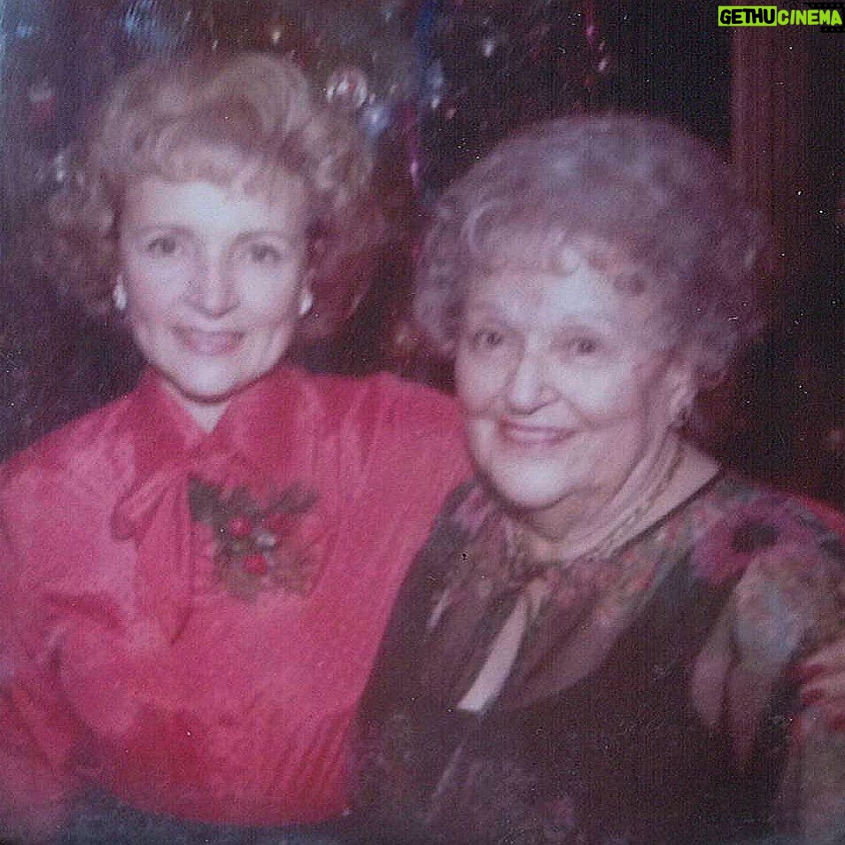 Betty White Instagram - One of the BEST people ever --- My Mom, Tess. Tons of Love! #TBT #Mothersanddaughters #BestFriendsForever