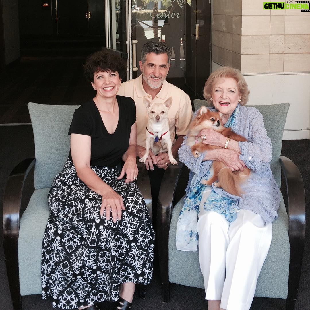 Betty White Instagram - Made some new friends while promoting #Pawgust for @discfamily! #FromWagstoRiches Tune in for some really Pawsome shows throughout August!
