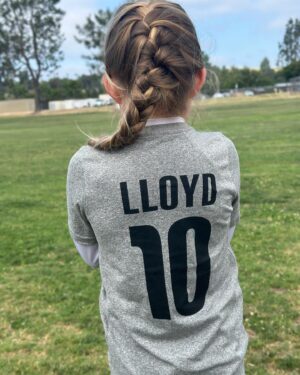 Beverley Mitchell Instagram - Pretty grateful the fam got to finally meet @carlilloyd I have been so grateful for her friendship and it was pretty fun that they also got to experience one of her clinics and listen to her inspiring words! Carli is inspiring for so many reasons, not just because of what she accomplished but how she puts in the work, she pushes herself, and she is genuine and kind! She is not just a great #soccerplayer but an exceptional human that I have leaned on and will forever be grateful for her advice and love! #GOAT #uswnt #cl10 #carlilloyd