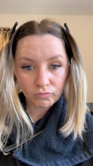 Beverley Mitchell Instagram - Sometimes you just need a refresh! Thank you @alekseybishop for always taking care of me! Now I am ready for #90sCon see you in #hartford @thats4ent #hairrefreshed #blonde