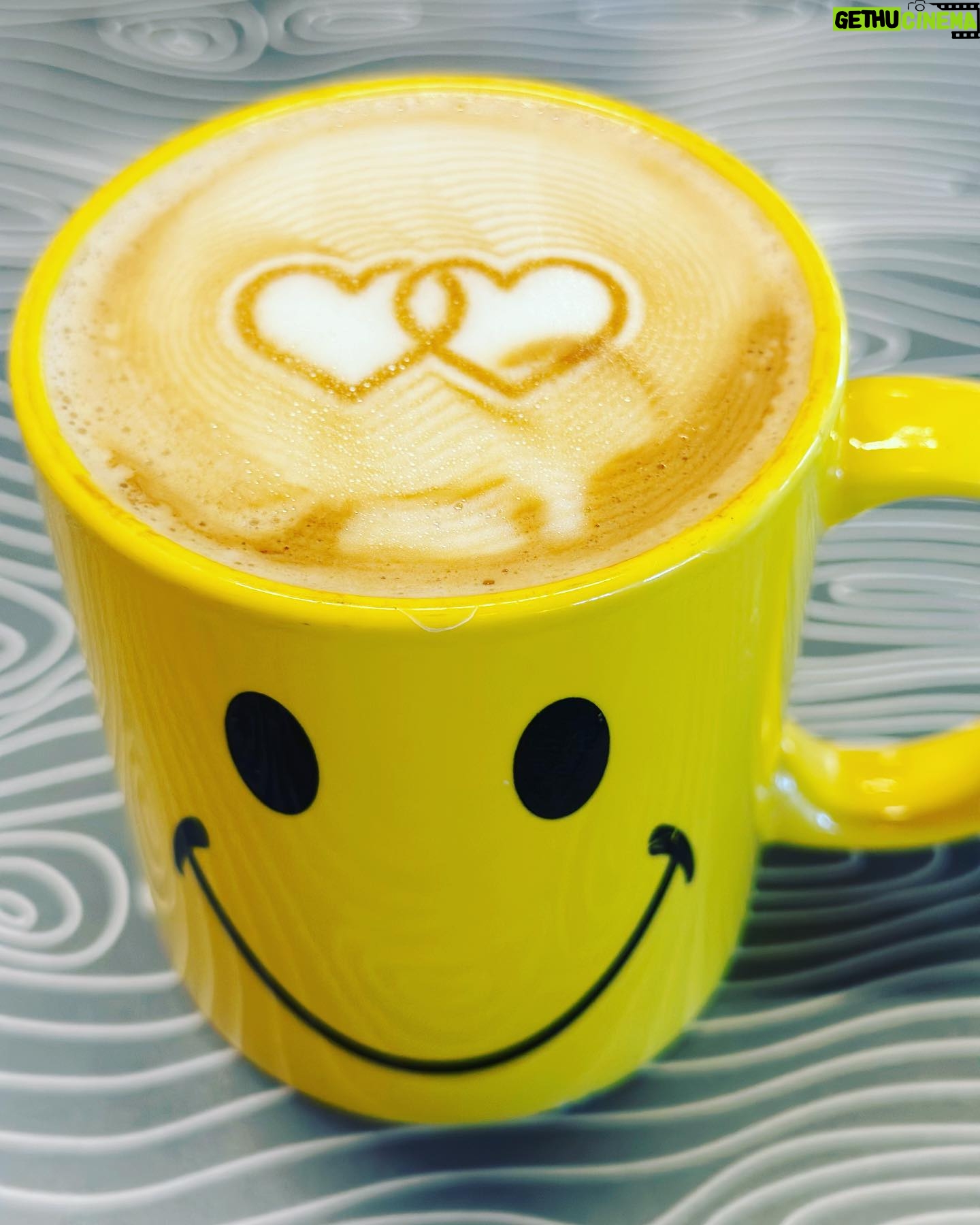 Beverley Mitchell Instagram - Let’s make it a good day!!!! #goodday #monday #letsgo sending out love to you all!