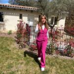 Beverly Bello Instagram – Meilleure amie pour la vie 🌺 Pâques en famille 🐣 #mum #dad #family #amour❤️
