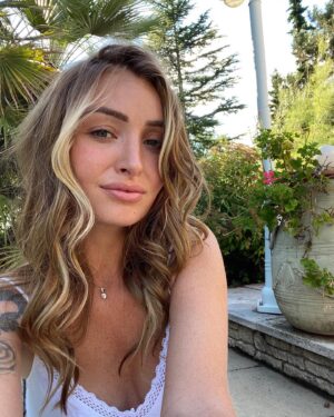 Beverly Bello Instagram - 💙
