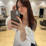 Beverly Bello Instagram - Nouvelle couleur de cheveux pour un nouveau départ ❤️‍🩹 Merci ma @amyseng.studio pour ce changement ❤️ Combinaison : @prettylittlething