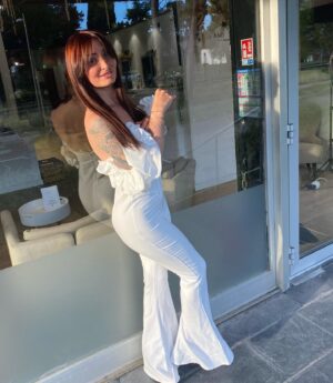Beverly Bello Instagram - Nouvelle couleur de cheveux  pour un nouveau départ ❤️‍🩹 

Merci ma @amyseng.studio pour ce changement ❤️ 

Combinaison : @prettylittlething