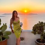 Beverly Bello Instagram - 🇬🇷💙🤍 #santorini🇬🇷 #travelphotography #travel #grece🇬🇷