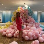Beverly Bello Instagram – Fière de nos scénographies de groupe à Disney 🌈
J’aime tellement ce monde féerique de ballons 🎈je me régale je me suis découverte une passion pour la décoration de vos événements avec des différents  thèmes @beverlyb_events 🌺 un grand merci pour votre confiance . Un grand merci à mes formatrices @mybbshowershop & aux filles du réseau 🎈 

Pour les devis par mail : 
Beverlybevents34@gmail.com 
@beverlyb_events