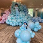 Beverly Bello Instagram - Fière de nos scénographies de groupe à Disney 🌈 J’aime tellement ce monde féerique de ballons 🎈je me régale je me suis découverte une passion pour la décoration de vos événements avec des différents thèmes @beverlyb_events 🌺 un grand merci pour votre confiance . Un grand merci à mes formatrices @mybbshowershop & aux filles du réseau 🎈 Pour les devis par mail : Beverlybevents34@gmail.com @beverlyb_events