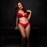 Beverly Bello Instagram - 1 , 2 , ou 3 ? ❤️🌹💋 M.U.A : @_elodie.p_ Photographe : @jordan_couche_couche Coiffure : @osalon.montpellier / @tonyqatte Lingerie : @foliedouce_lingerie Lieu : @studioclotis Chargée de Com : @iamelodielavoisier 😘😘 #montpellier #photography #studio #instagood
