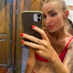 Beverly Bello Instagram – Voilà une petite idée de ma perte de poids après mon aventure des apprentis aventuriers 🥵👀♥️. 

Rendez vous du lundi au vendredi sur @w9officiel à partir de 19h50 . 

TEAM ROUGE ❤️‍🔥

#teamrouge🔴 #lesapprentisaventuriers #w9 #thailand🇹🇭 #tournage