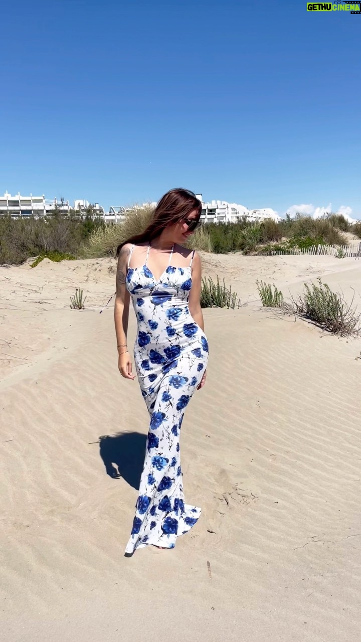 Beverly Bello Instagram - Les filles 👧 voici ma sélection pour cet été je suis fan de mes robes 👘 😍 Restez tendance avec @Sheinfrance_ @sheinofficial ✨ Les meilleurs promos avec mon code : PGP4H Ma sélection de mes robes 👘: - 3190747 SXY Robe D’été Ajustée Et Sexy Avec Des Bretelles Imprimées Et Graphiques Pour Les Vacances 👘 - 16332472 MOD Robe Avec Bretelles Spaghetti Et Fente À Imprimé Floral Et Papillon , Avec Dentelle , Division De Perles De Décoration 👘 - 13307768 Robe Longue À Fines Brides Imprimé Floral À Épaule Nouée Sirène 👘 - 32674701 SXY Robe moulante dos nu à fente pour femme avec jupe fendue décorée d’une chaine pour soirées en club 👘 #SHEINtrendy#SHEINforAll #loveshein #ad #SHEINpourTous #onaimeshein #collaboration @unexpected.management Collaboration Rémunérée