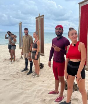 Beverly Bello Instagram - La semaine de tous les Dangers ♥️🪱 

Je suis si fière de nous , de mon binôme , de notre force mentale 🙌 
Merci @vivian_officiel pour ta force , ta détermination , ta rage sur les épreuves , grâce à toi je suis aller loin dans cette aventure ♥️ sans toi cette aventure aurai été totalement différente 😅  Je me suis clairement découverte  dans cette aventure j’ai finalement une petite âme  de compétitrice 🤭🤔Je vous remercie pour vos nombreux messages ♥️

#lesapprentisaventuriers #thailand🇹🇭 #aventure #w9 #tournage