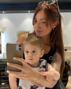 Beverly Bello Instagram - À toi dont j’ai l’honneur d’être ta marraine , je serai toujours là pour toi mon petit Louis d’amour que j’aime ♥️ L’un de mes plus beaux rôles Merci @marionpaulabarone @drn_r7 ♥️