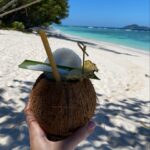 Beverly Bello Instagram – Bien arrivés dans ce coin de paradis aux Seychelles 🇸🇨. @hiltonseychelleslabriz 🏨