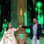 Bharti Singh Instagram - Humare song ka promotion on Dance Deewane 4 #lofilovee @navaamimusic @suniel.shetty @madhuridixitnene @haarshlimbachiyaa30 @souravjoshivlogs