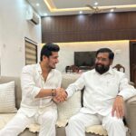 Bhavin Bhanushali Instagram - Feeling honoured to do a podcast with our Honourable Chief Minister Mr.Eknath Shinde Ji. Here’s his take on 400 paar. Let us know your take in the comments ❤️. @mieknathshinde @narendramodi #podcast #narendramodi #eknathshinde